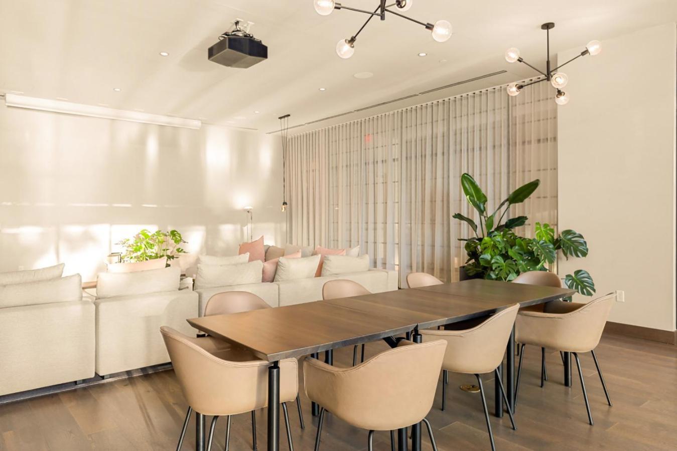 3012 In Front Of Kaseya Center With Pool * Miami