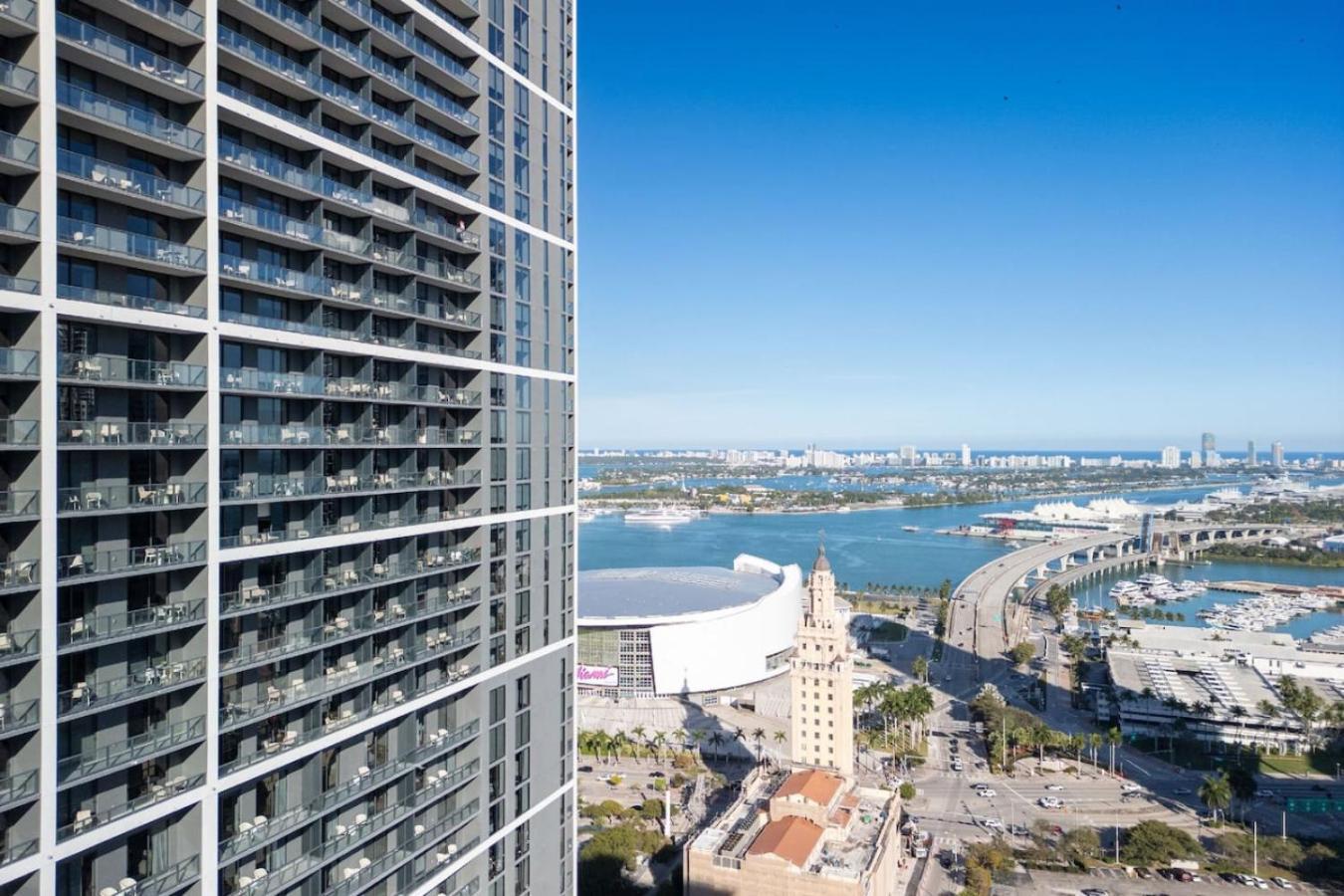 3012 In Front Of Kaseya Center With Pool Ferienhaus Miami