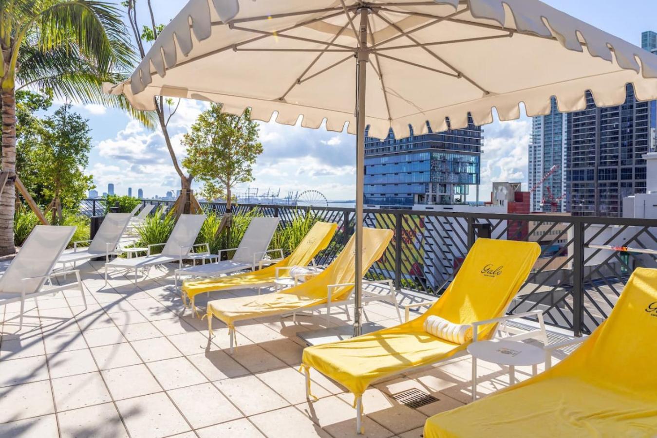 3012 In Front Of Kaseya Center With Pool * Miami