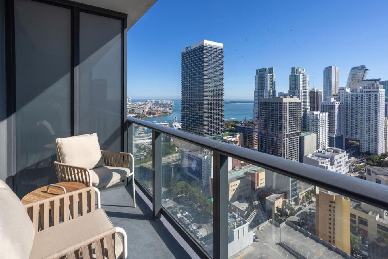 3012 In Front Of Kaseya Center With Pool Ferienhaus Miami