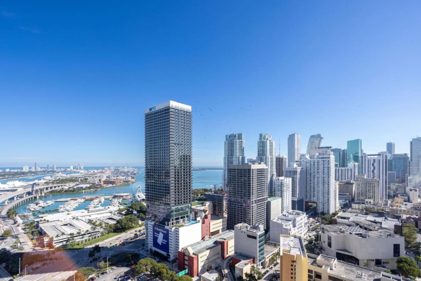 3012 In Front Of Kaseya Center With Pool Ferienhaus Miami